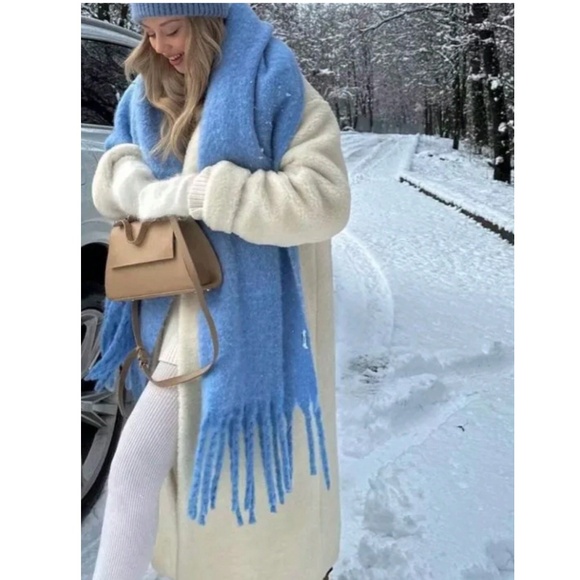 Blue Wide Shawl Scarf With Tassels Fuzzy Knit - Picture 2 of 12